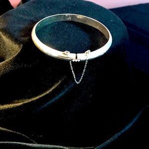 SMOOTH, SHINY STERLING SILVER BANGLE!  Has safety chain.